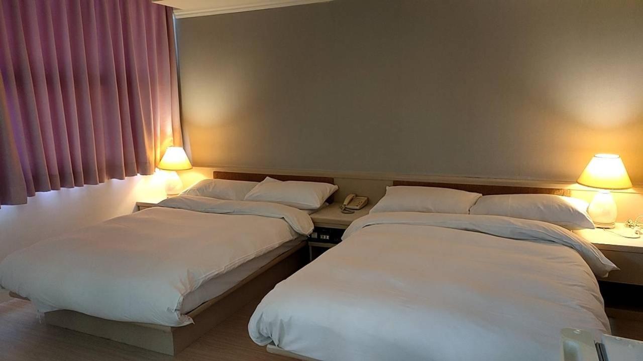 Dc Hotel Taichung Exterior photo